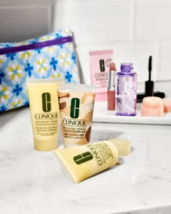 clinique dramatically different™ oil-free gel HYDRATERENDE DAG- & NACHTCRÈME - GEMENGDE TOT VETTE HUID - 3-STEP SYSTEM